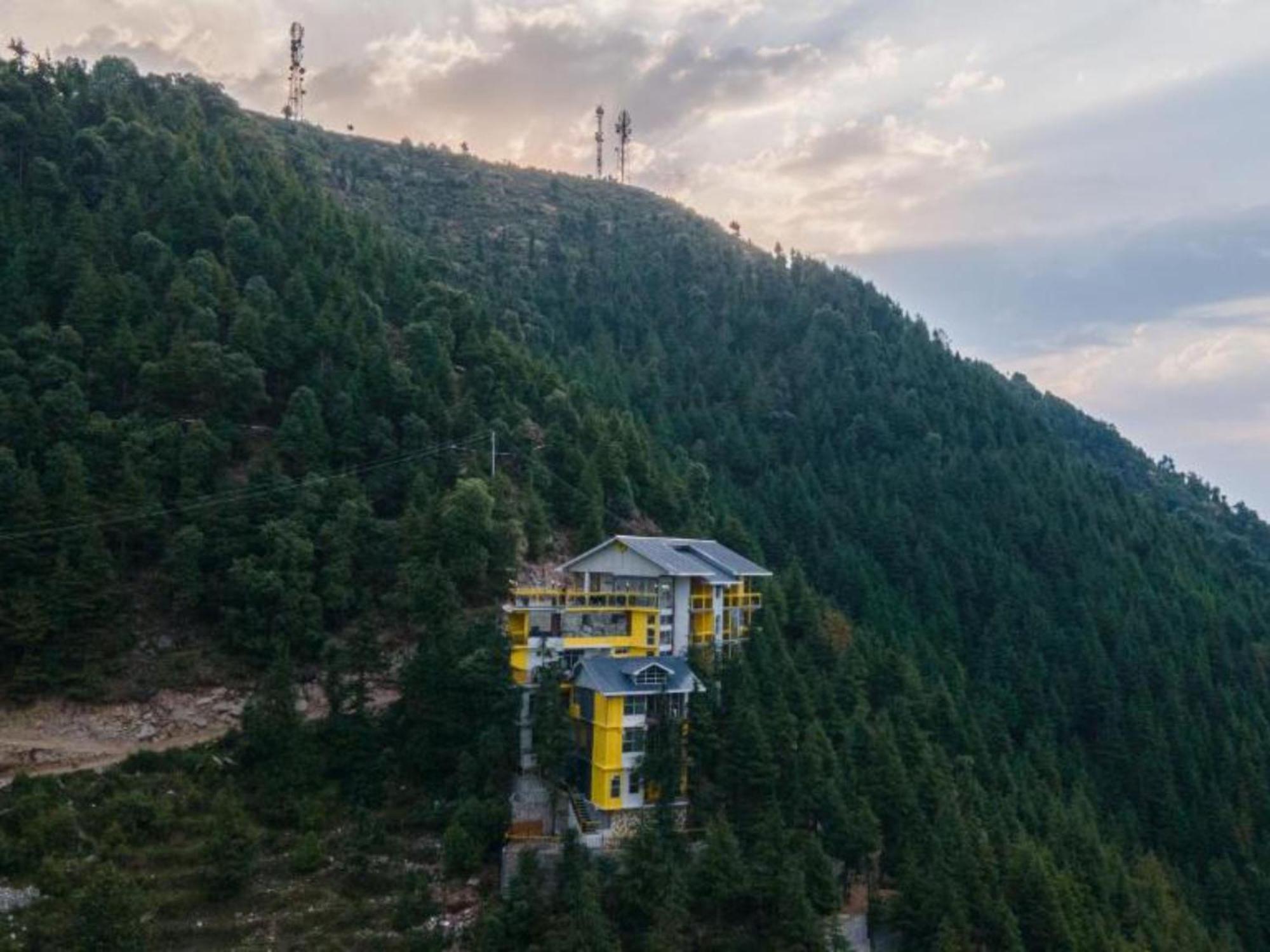 The Hosteller Khajjiar Bagian luar foto